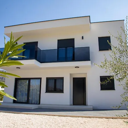Lumiere - Downtown Villa *