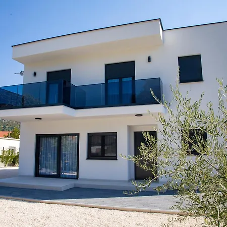 Lumiere - Downtown Villa