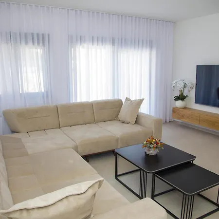 Lumiere - Downtown Villa
