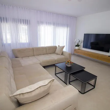 Lumiere - Downtown Villa *