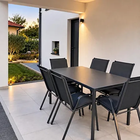 Lumiere - Downtown Villa Liyubuşka